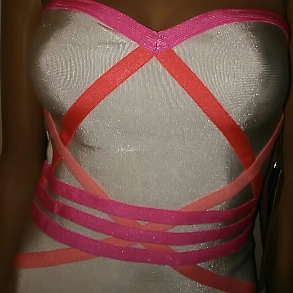 Beautiful Strapless White Dress with Colorful - Picture 4 of 8